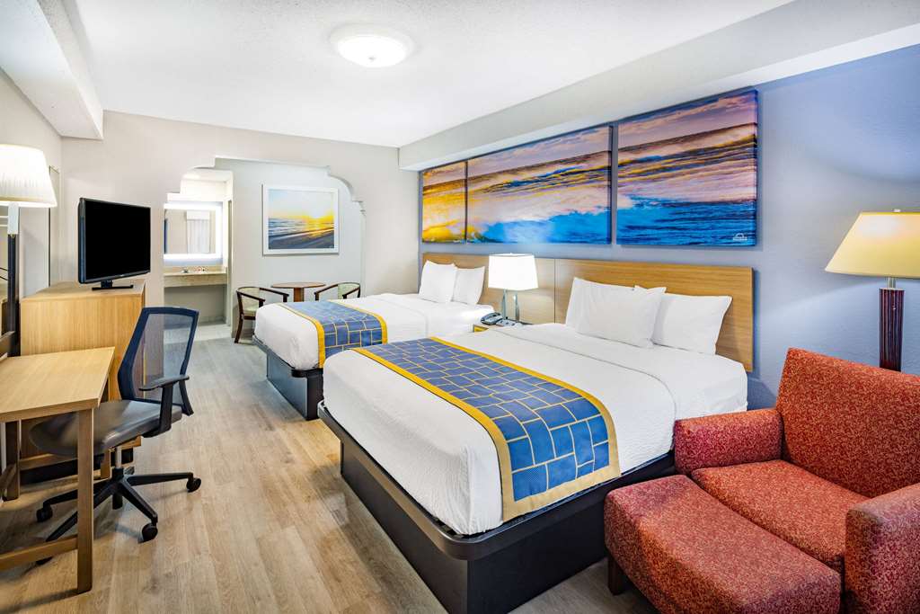 Days Inn & Suites by Wyndham Savannah Midtown - photo 32