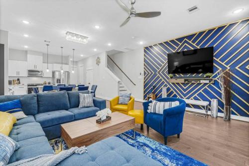 Spacious Villa 3BR 3 and half Ba MedCenter DWNTWN HotTub — 4-Star Luxury Hotel in Houston, United States