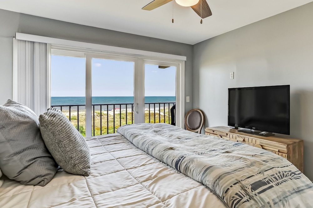 Ketch Courtyard Condo Oceanview Balcony Pool Steps from the Beach — Fernandina Beach — photo 3