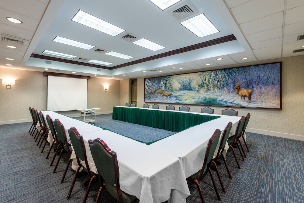 Holiday Inn Express State College at Williamsburg Square by IHG - photo 41