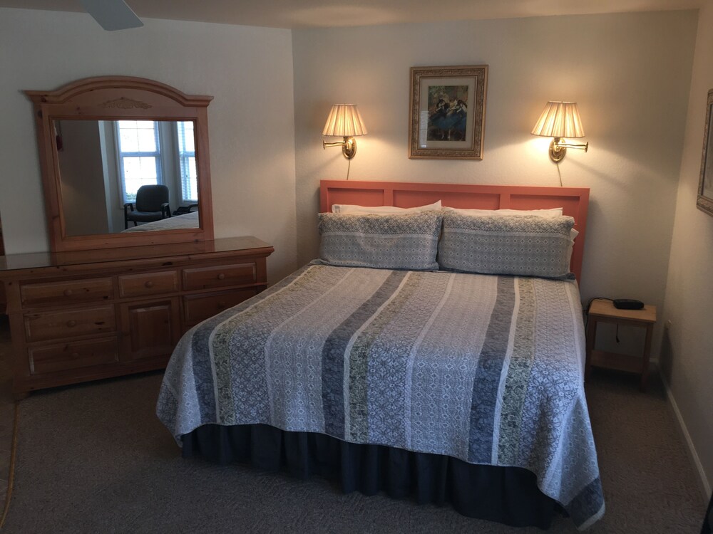Willowbrook Inn - photo 13