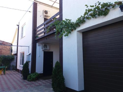 Guest House On Sverdlova 58 21012617 — Yeysk