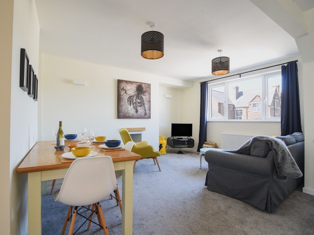 Bahari — 4-Star Luxury Hotel in Lyme Regis, United Kingdom
