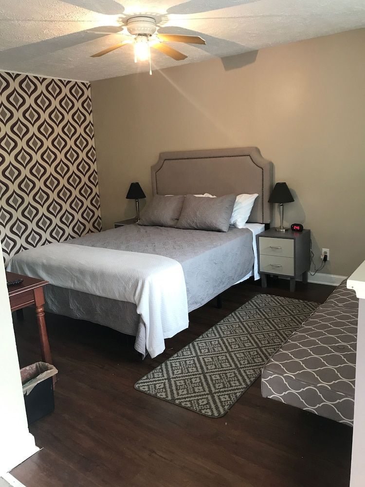 Nightshade Inn & Gardens - last minute hotel in Camillus