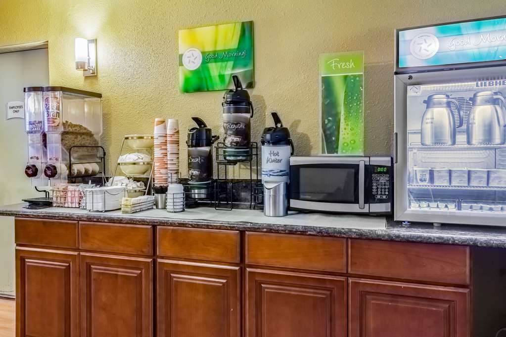 Quality Inn & Suites Vancouver North - photo 28
