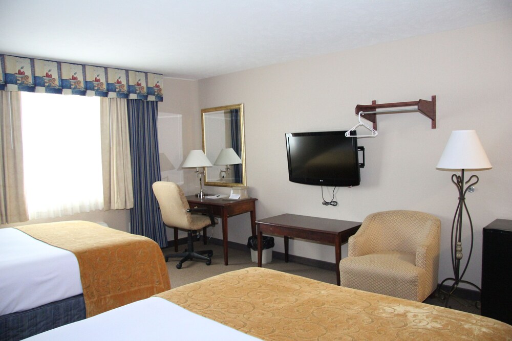 Green Acres Hotel - photo 24