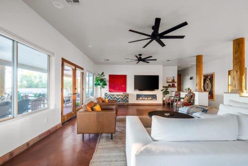 Grand Desert Getaway with Pool and Peloton with Sonos and Office — 4-Star Luxury Hotel in Rio Verde, United States
