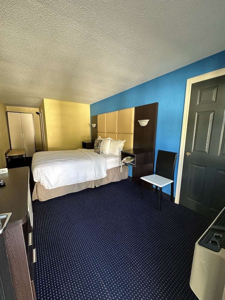 Americas Best Value Inn North Kingstown - photo 17