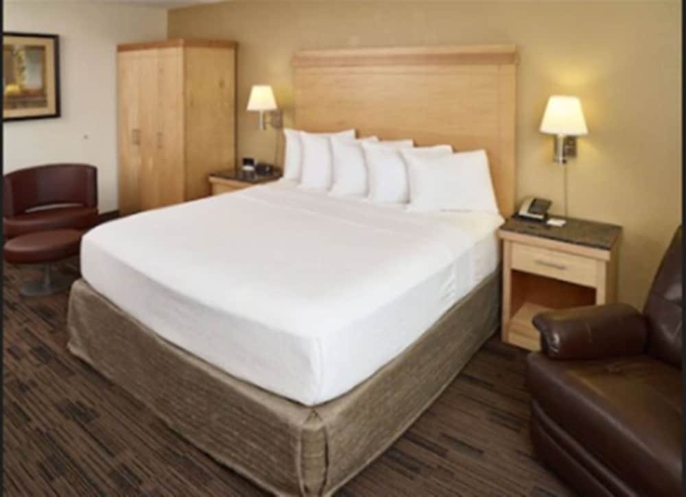 Livinn Hotel St. Paul I 94 East 3M Area - photo 20