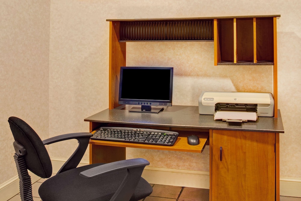 Days Inn by Wyndham Forrest City - photo 16