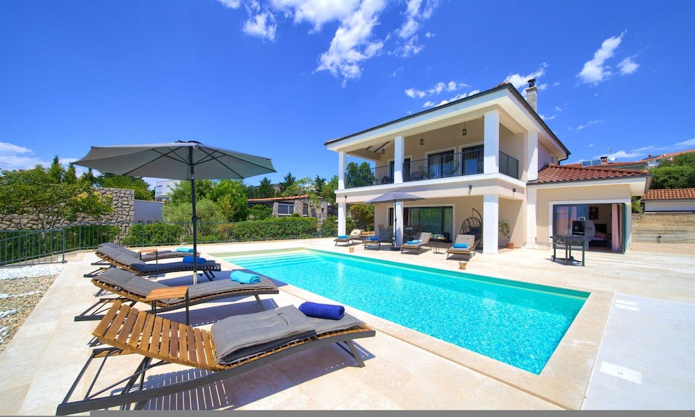 Villa Magnifica with Pool — 4-Star Luxury Hotel in Krk, Croatia