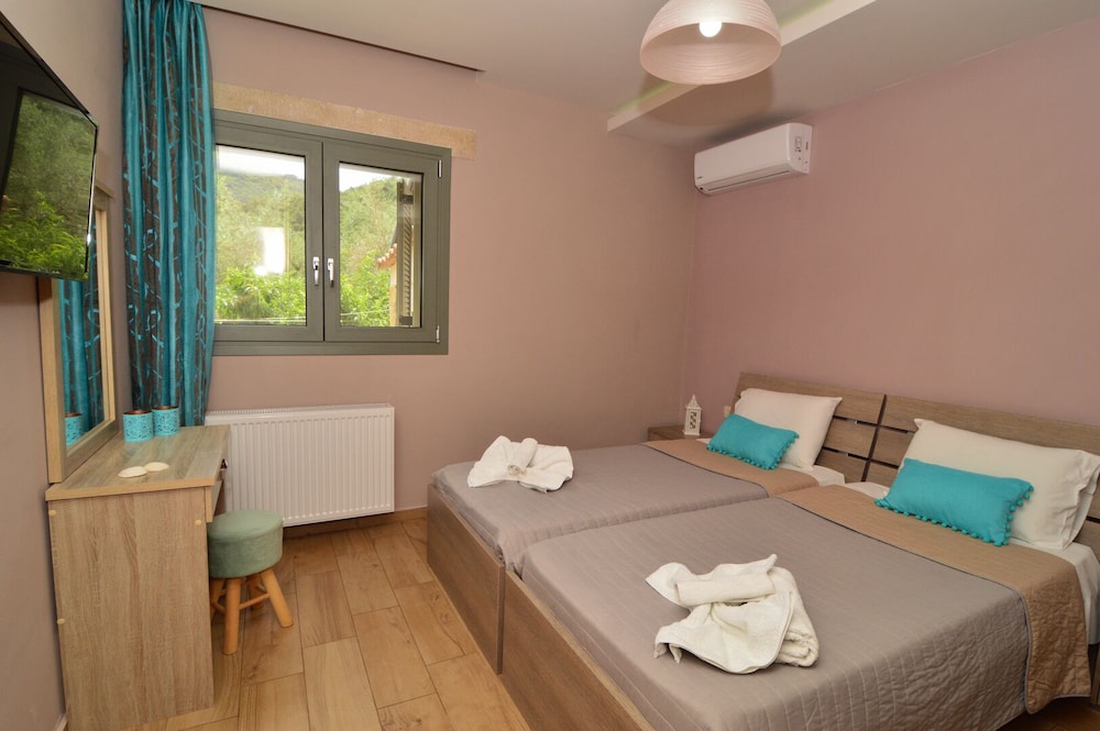 Villa Lobos — 4-Star Luxury Hotel in Zakynthos, Greece