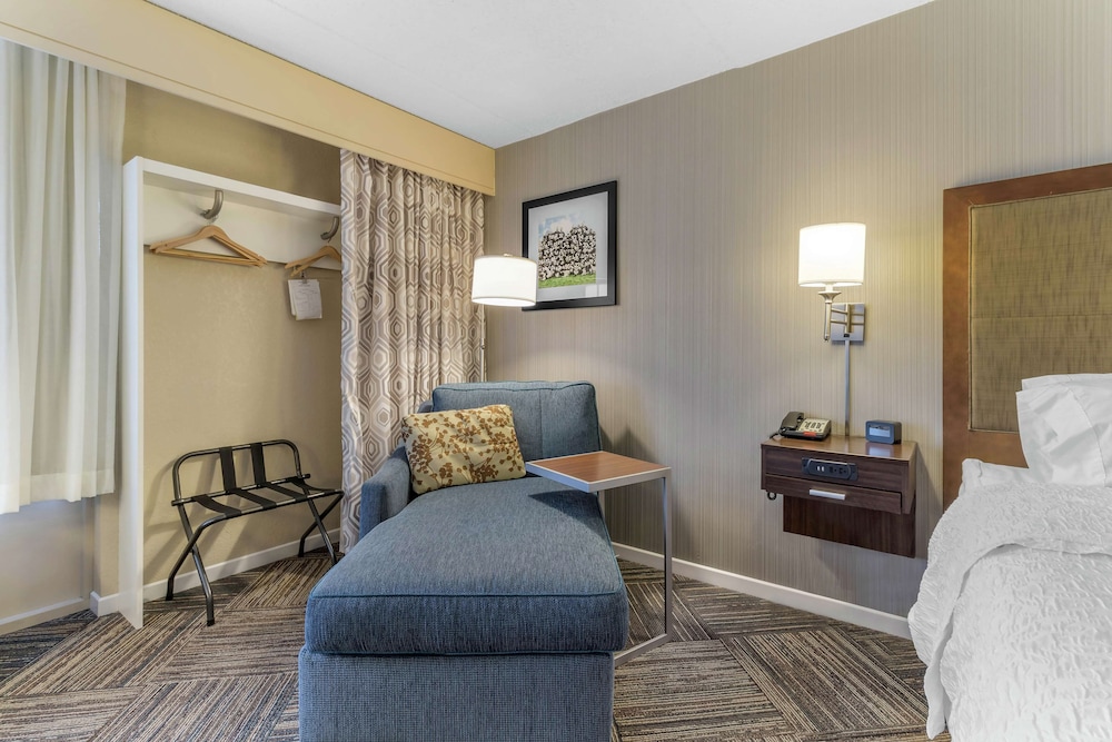 Hampton Inn Green Bay Downtown - photo 36