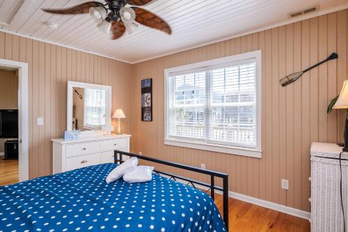 Coastal Breeze by Oak Island Accommodations - photo 38