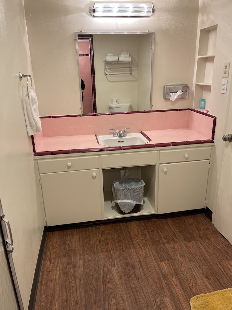 Crystal Motel - photo 15