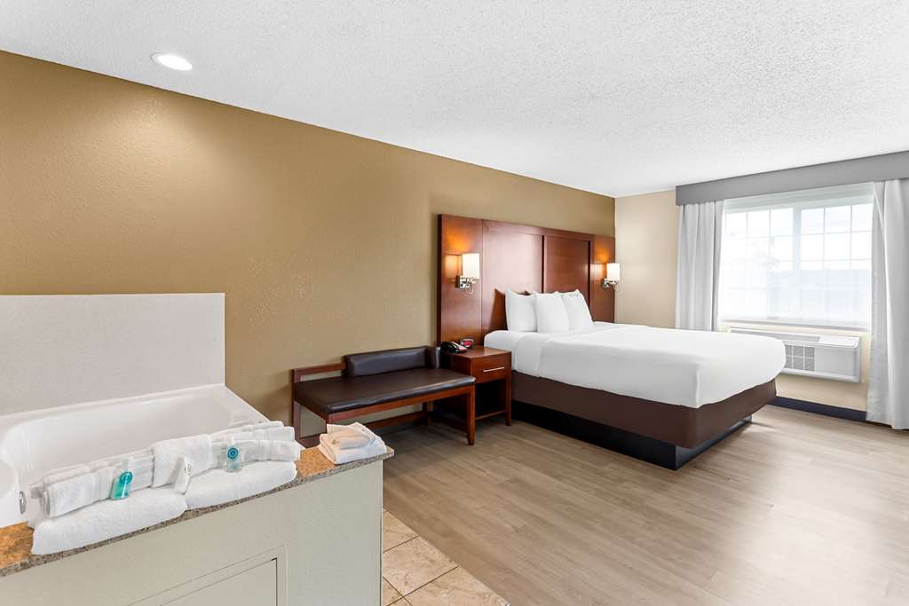 Comfort Suites Grayslake near Libertyville North - photo 29