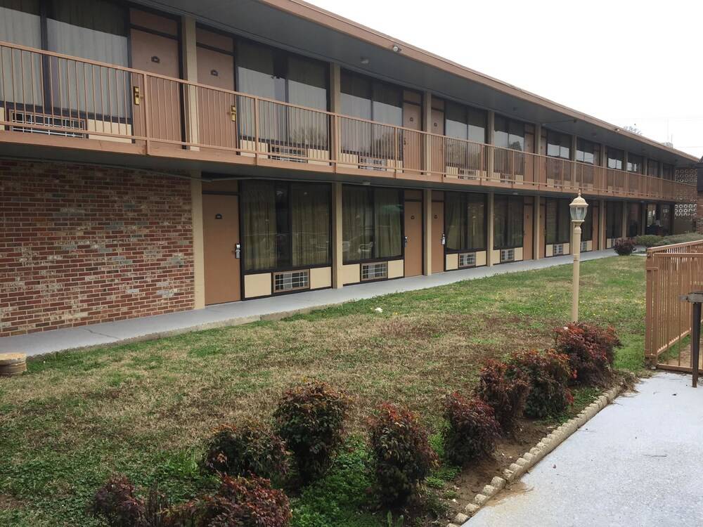 Columbus Inn & Suites - photo 21