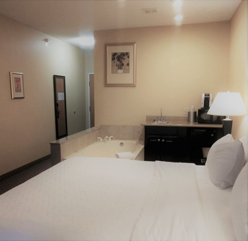 Holiday Inn Express Hotel & Suites Plymouth by IHG - photo 31