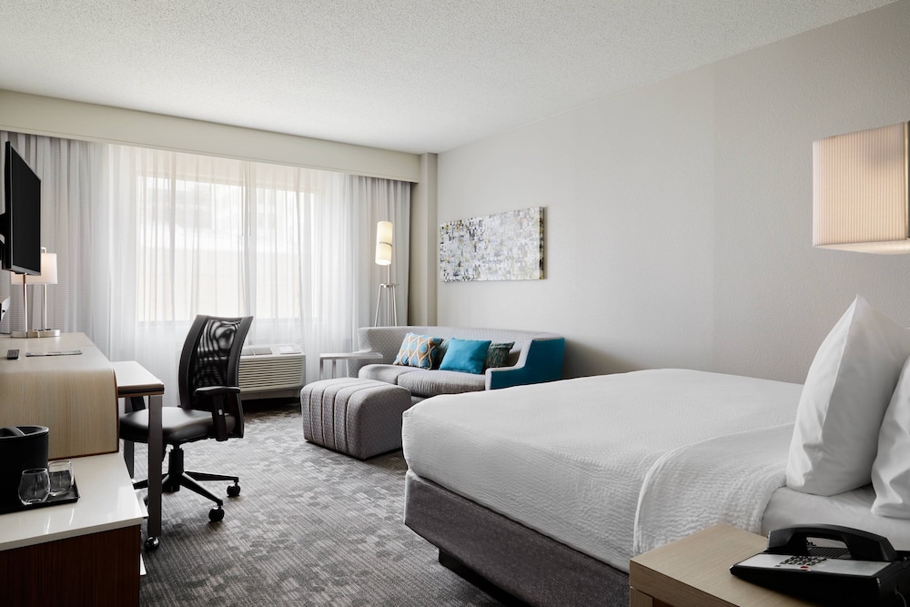 Courtyard by Marriott Milwaukee Downtown - photo 8