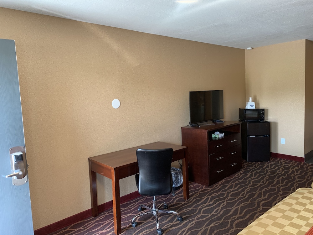 Rosewood Inn and Suites - photo 3