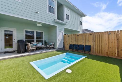 Stylish Townhouse with BBQ Pool & Near Beach — 4-Star Luxury Hotel in Corpus Christi, United States