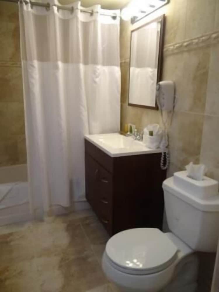 Hollywood Beach Resort two Bedrooms Sleeps 6 - photo 18