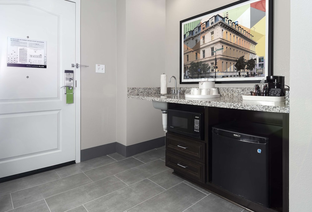 Hampton Inn & Suites Raleigh Downtown - photo 33