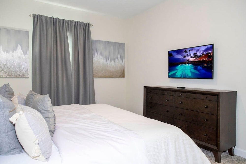 Ultimate Themed Luxury Game Room Theater Pool - photo 11