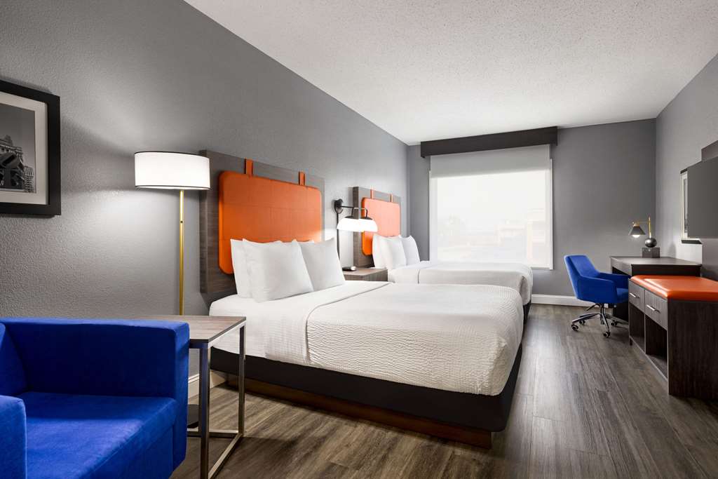 La Quinta Inn & Suites by Wyndham Mt. Laurel Philadelphia - photo 43