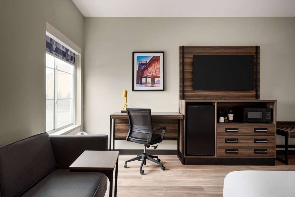 La Quinta Inn & Suites by Wyndham Gonzales LA - photo 19