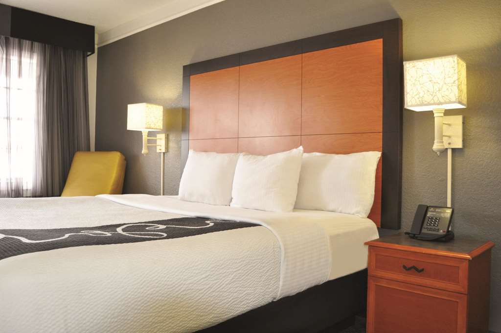 La Quinta Inn by Wyndham Dallas Uptown - photo 34
