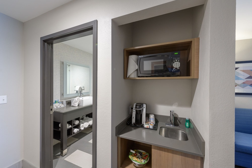 Holiday Inn Express & Suites Jamestown by IHG - photo 11
