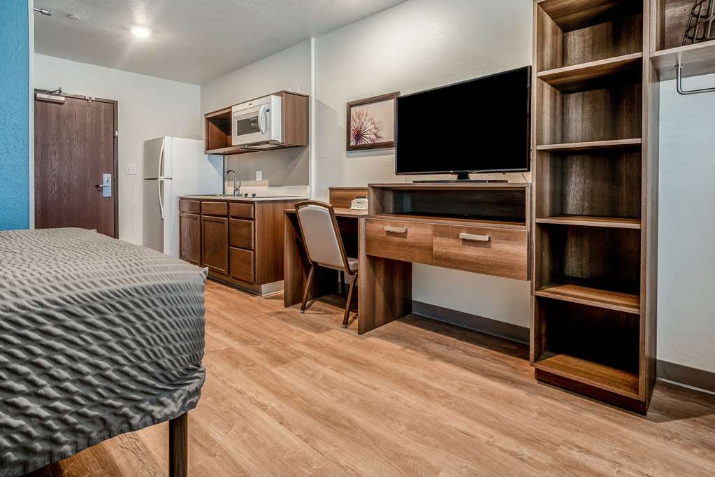 WoodSpring Suites Naples West - photo 9