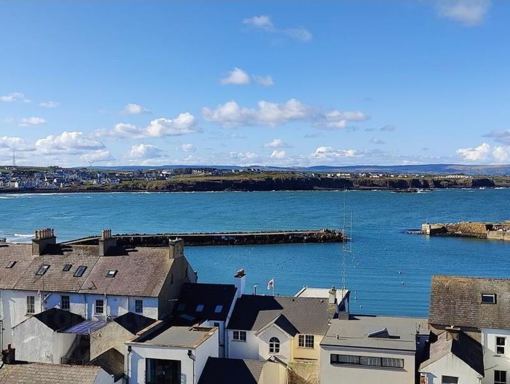 Portrush Penthouse Stunning Harbour & Atlantic Views only 2 mins walk to Harbour & Ramore — 4-Star Luxury Hotel in Portrush, United Kingdom