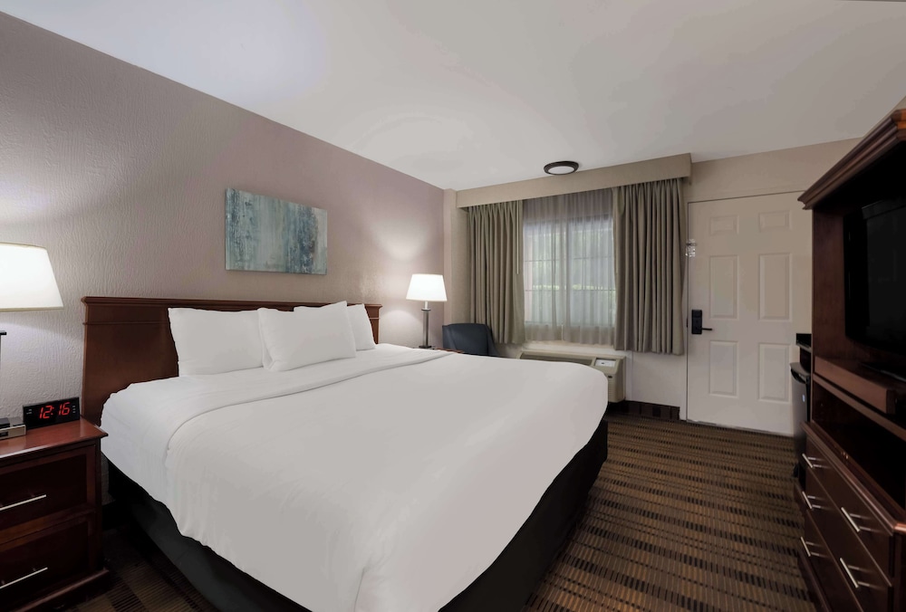 SureStay Plus by Best Western Woodbury Inn - photo 9