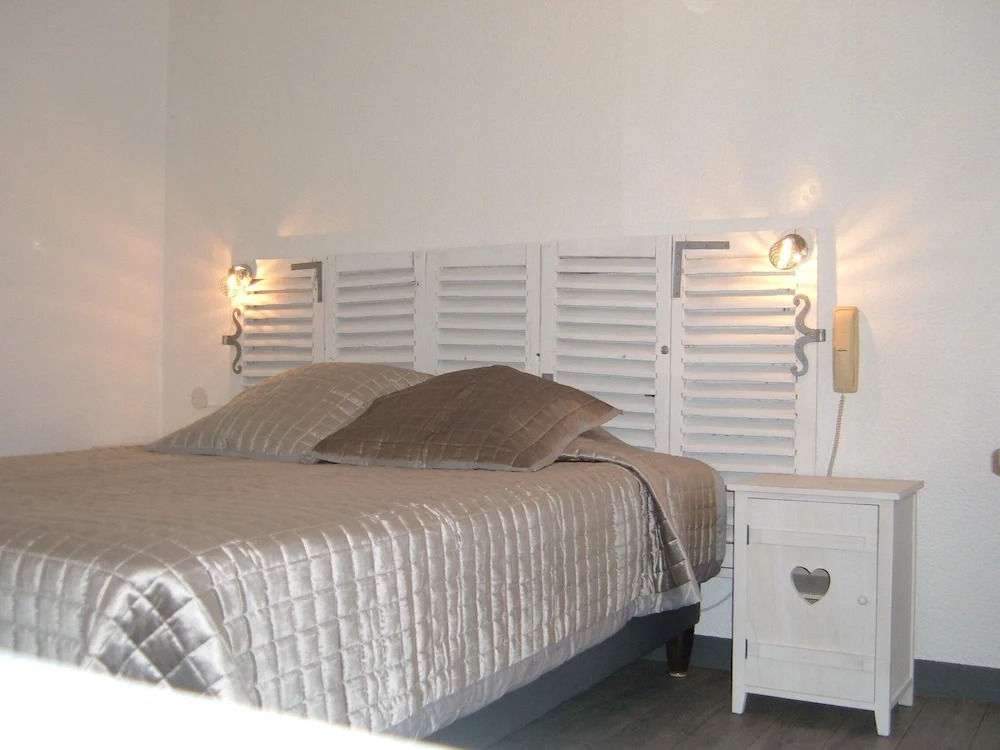 Logis Hôtel le Parasol - carbon neutral hotel in Ars-En-Re