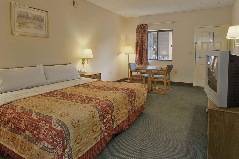 Days Inn by Wyndham Morehead - photo 10