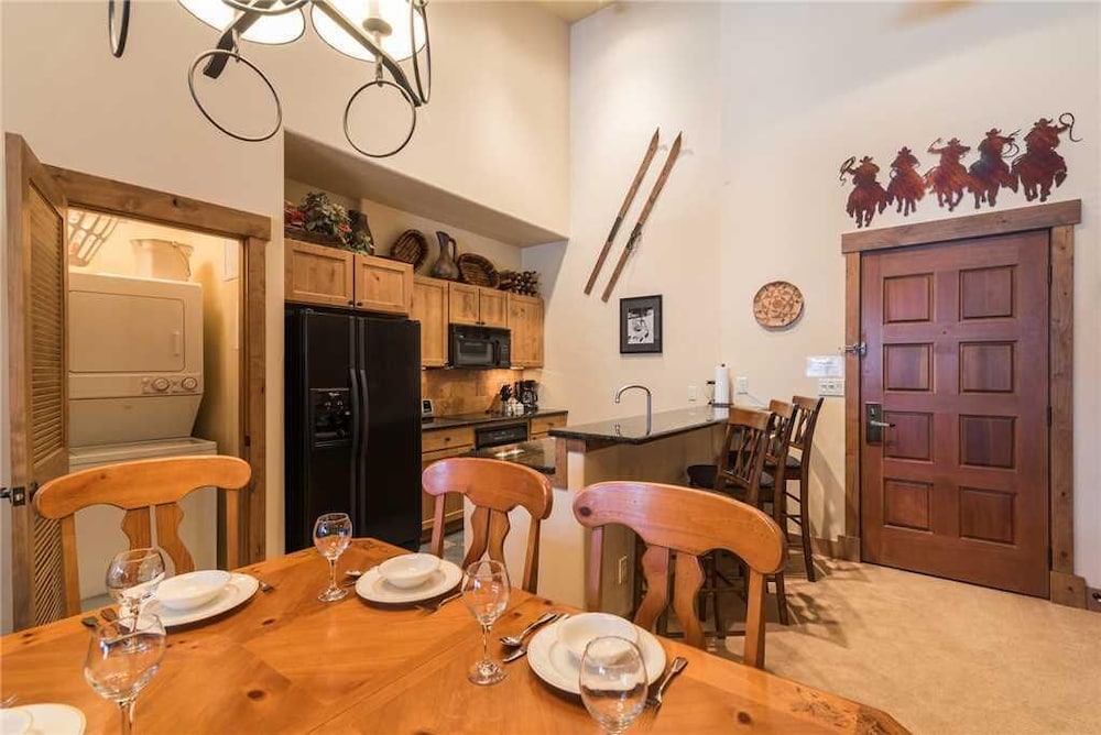 3306 Champagne Lodge Trappeur's Crossing Apartment 2 — 4-Star Luxury Hotel in Steamboat Springs, United States