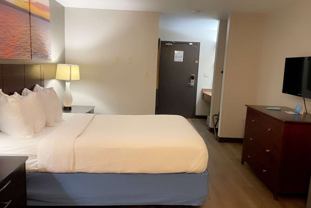 Days Inn & Suites by Wyndham Stevens Point - photo 14
