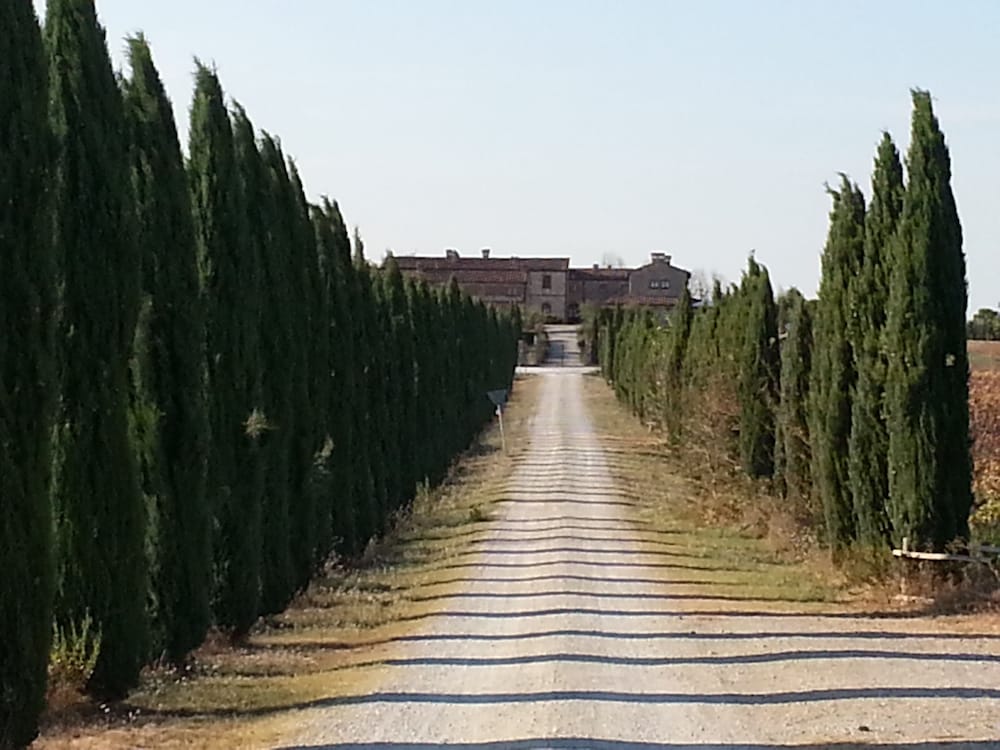 Borgo Beccanella — 4-Star Luxury Hotel in Asciano, Italy