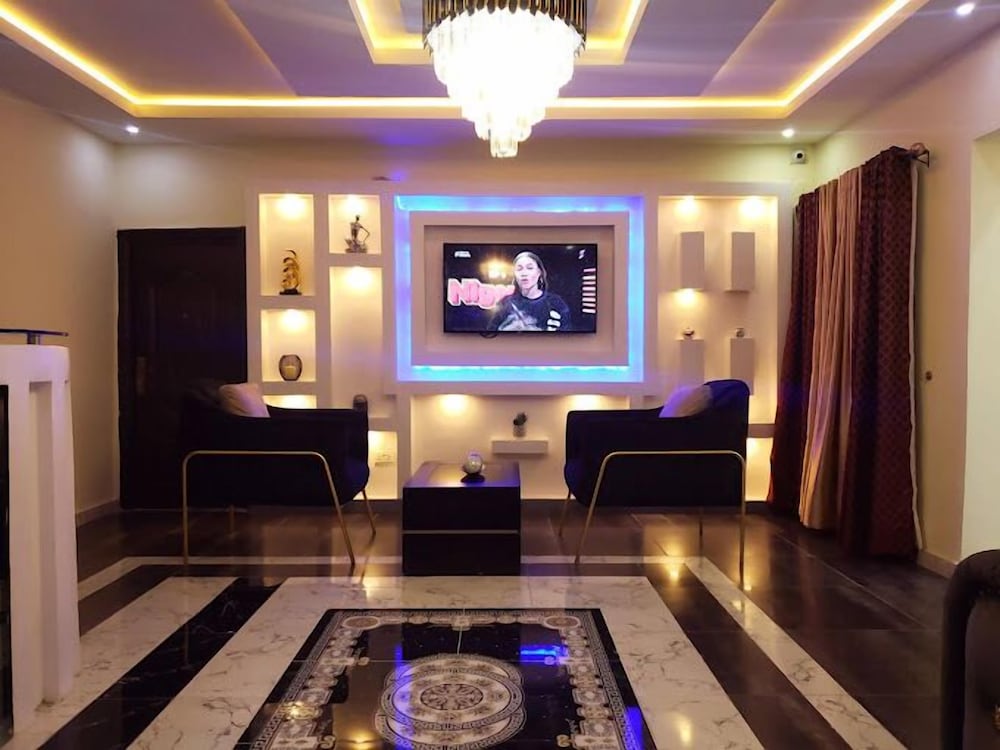Vinchee Suites - carbon neutral hotel in Lagos