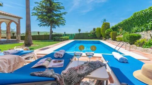 Casa Los Lirios Antequera La Higuera by Ruralidays — 4-Star Luxury Hotel in Antequera, Spain