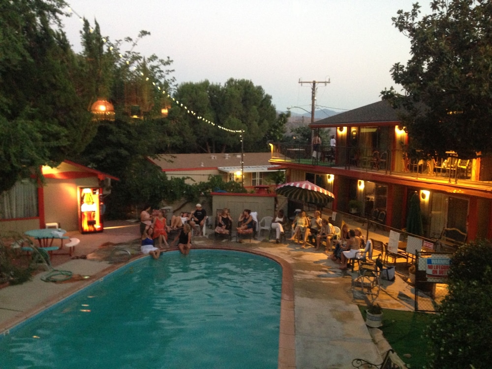 Piazza's Pine Cone Inn - photo 13