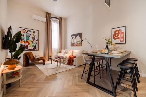 Luxury Art Deco Apartment Near Hungarian Parliament — 4-Star Luxury Hotel in Budapest, Hungary