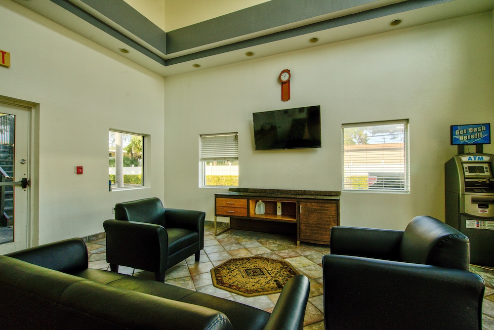 Clearwater Hotel - photo 17