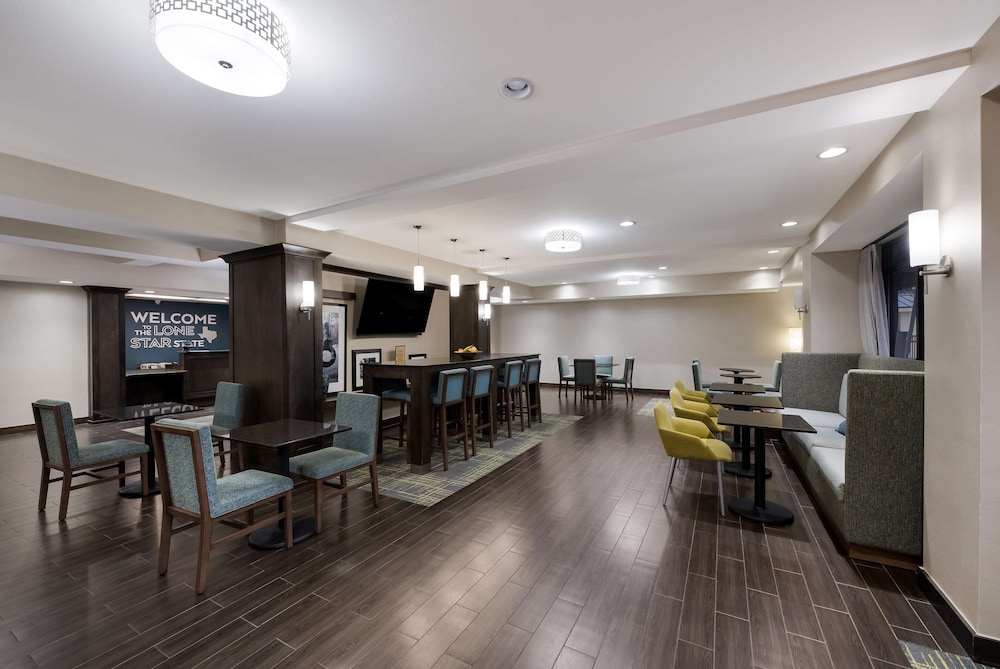 Hampton Inn Marshall - photo 21