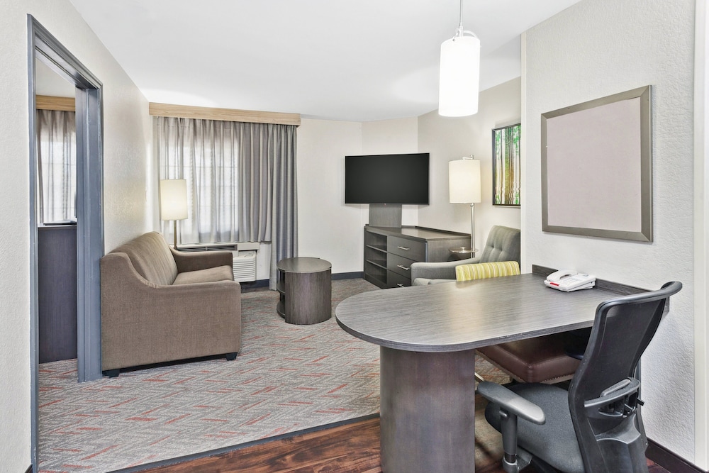 Candlewood Suites Appleton by IHG - photo 16