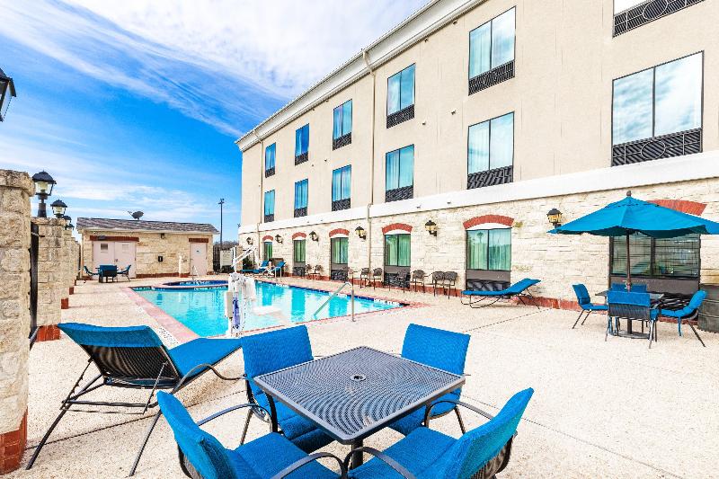 Holiday Inn Express & Suites Floresville by IHG — hotel in Floresville