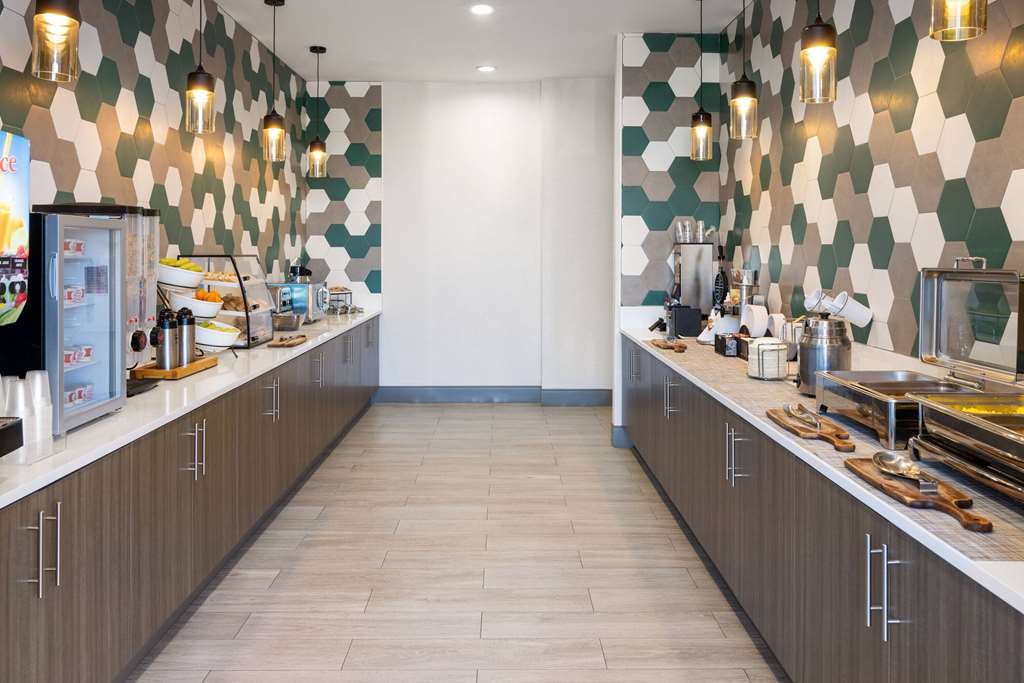 La Quinta Inn & Suites by Wyndham Locust Grove - featured photo