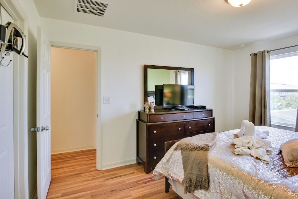 4 Mi to Disney: Compass Bay Resort Gem w Views - photo 12